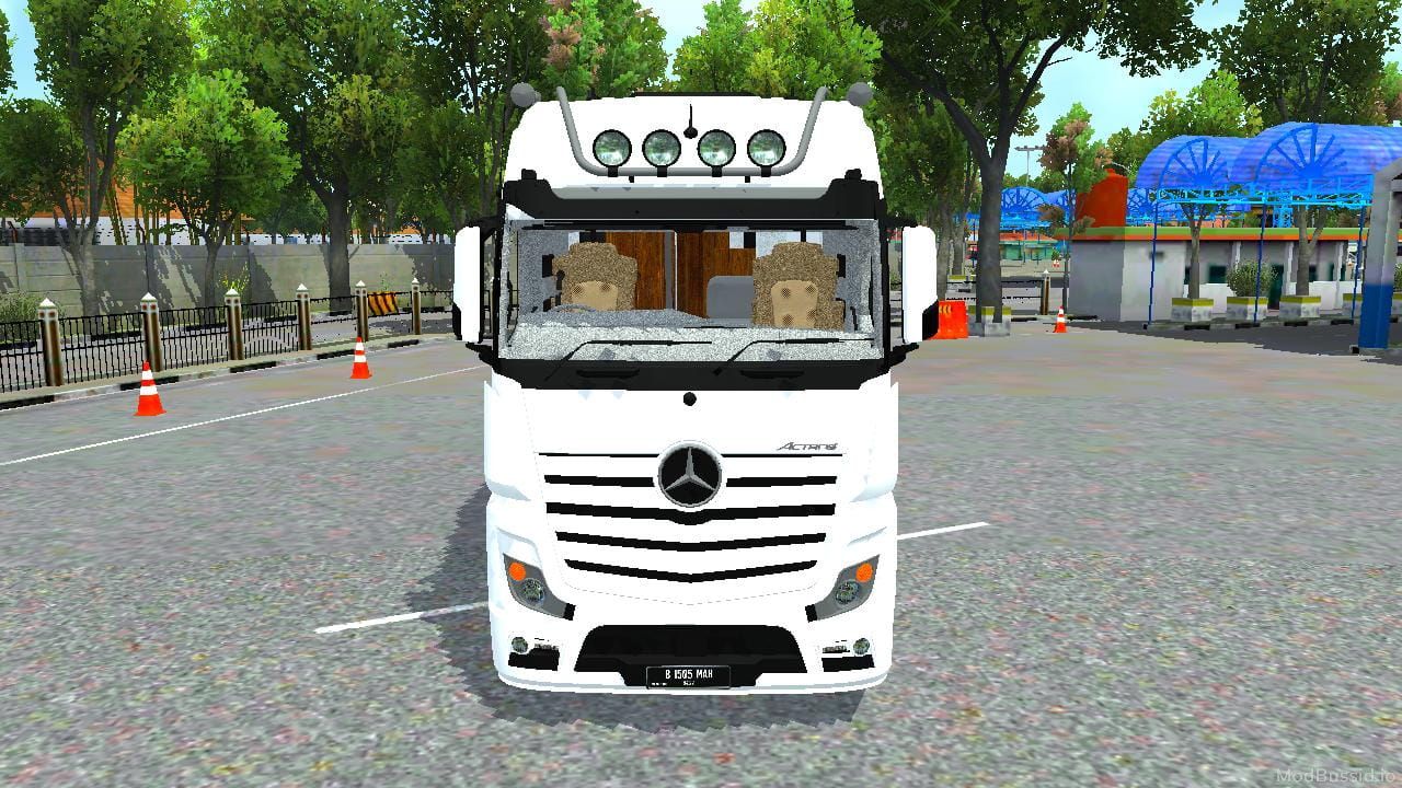 Photo of Mercedes-Benz Motorhome 1