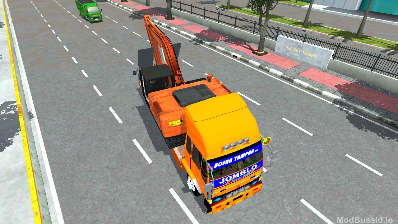 Photo of Mitsubishi Fuso Fighter Angkut Excavator 4