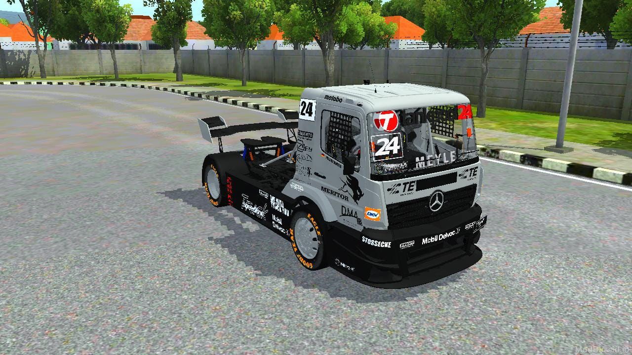 Photo of 2025 Mercedes Benz Racing Truk 2