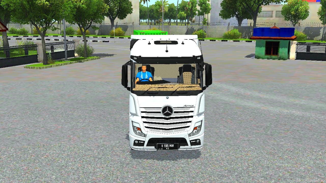 Photo of Mercedes-Benz Actros 1