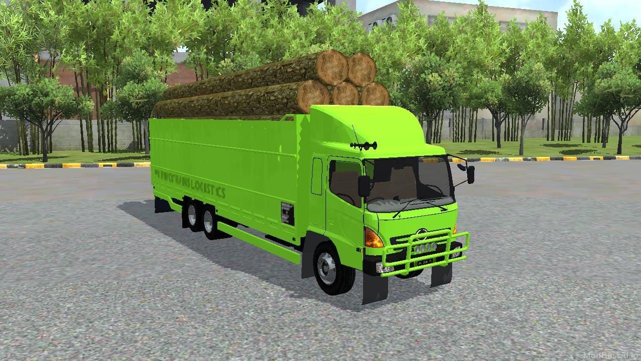 Photo of Truck Hino Lohan Muatan Kayu 2